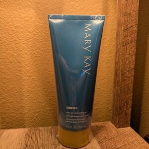Mary Kay Suncare Gel in Shimmering Blue